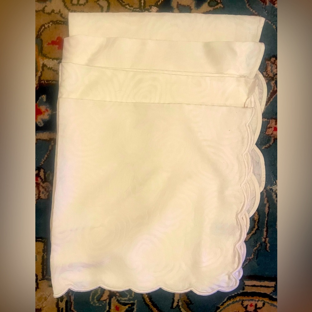 Pratesi ivory jacquard scalloped dinner napkins (4) like new